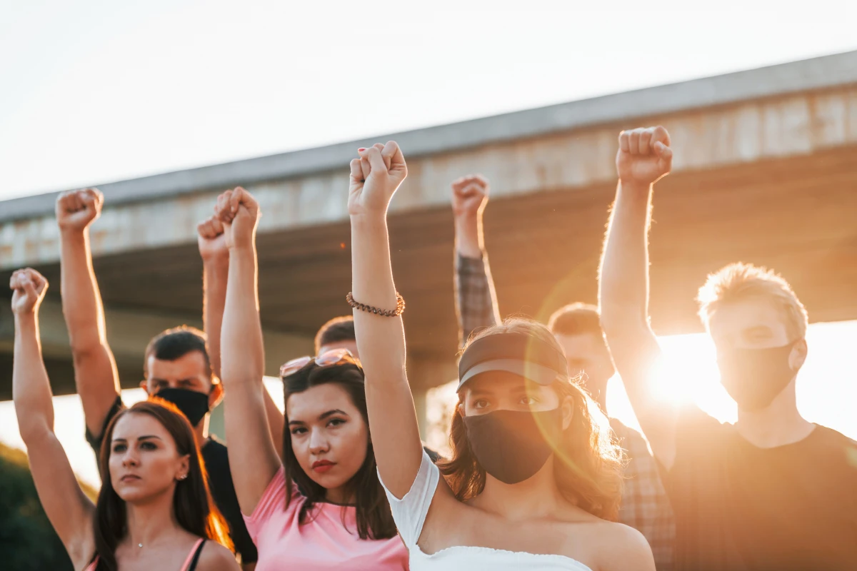 La liberté de réunion à l'ère numérique : nouveaux défis et opportunités
