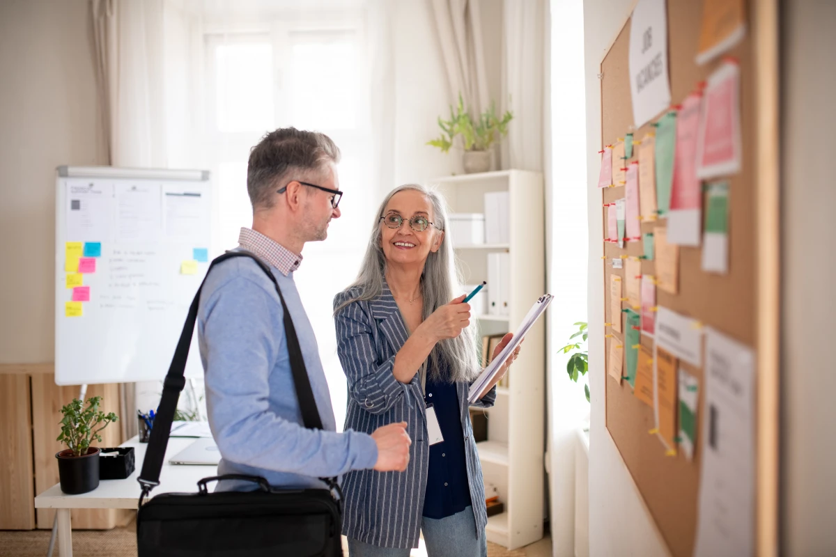 Le droit au travail des seniors : un défi majeur pour l'insertion professionnelle